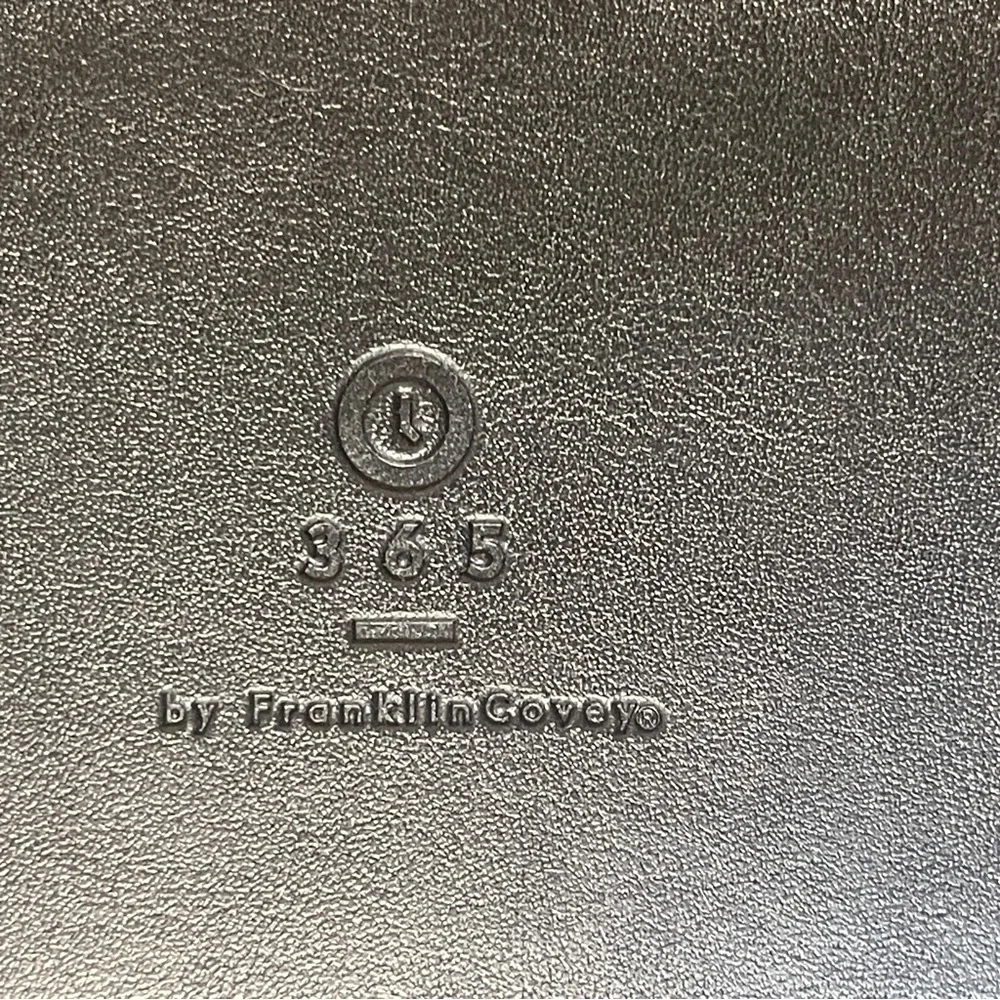 Franklin Covey 365 Monthly/Weekly Black Planner Organizer 2004-2005